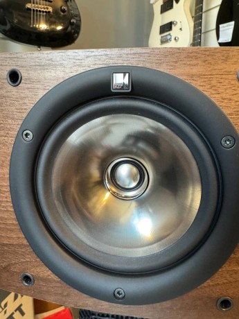 KEF Iq6c