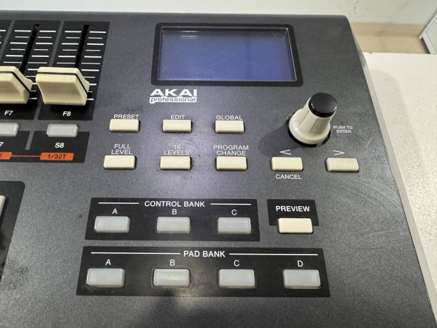 Akai Mpd32