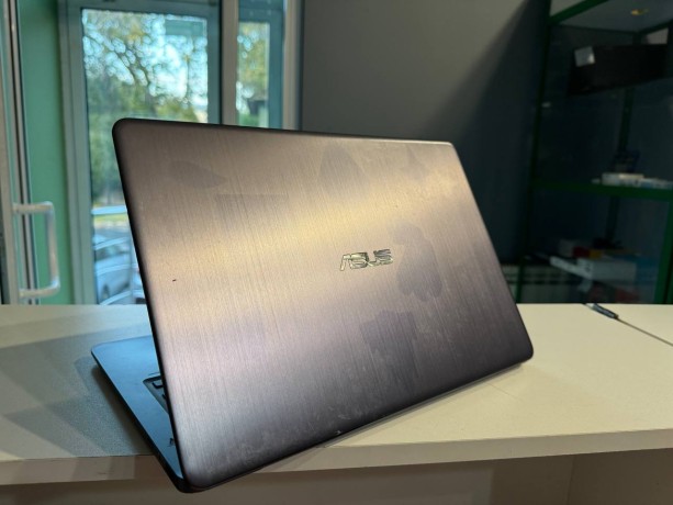 Asus Vivobook S14