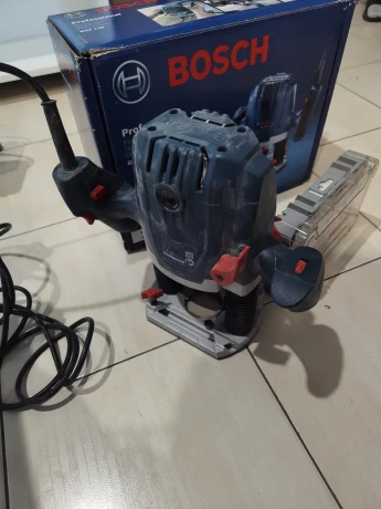 Bosch GOF 130