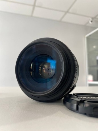 Nikon 35Mm F/1.8G Af-S Dx Nikkor