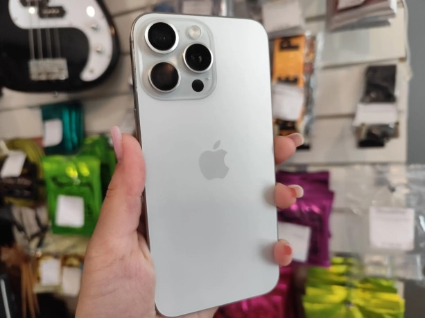 Apple 15 Pro Max