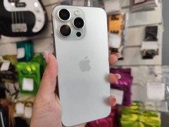 Apple 15 Pro Max