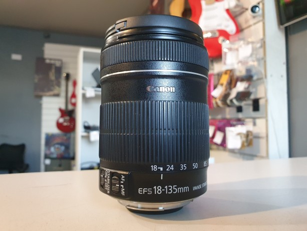 Canon Efs 18-135Mm 1:3.5-5.6 Is
