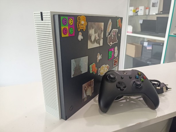 Microsoft Xbox One S