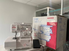 Janome Mylock 204D