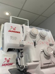 Janome Mylock 204D