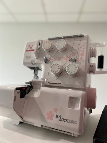Janome Mylock 204D