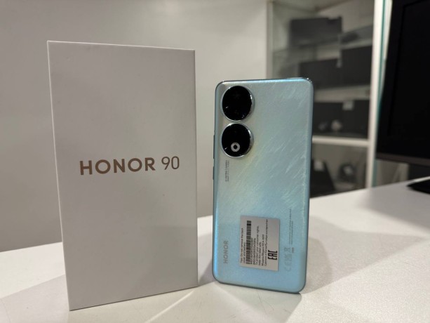 Honor 90