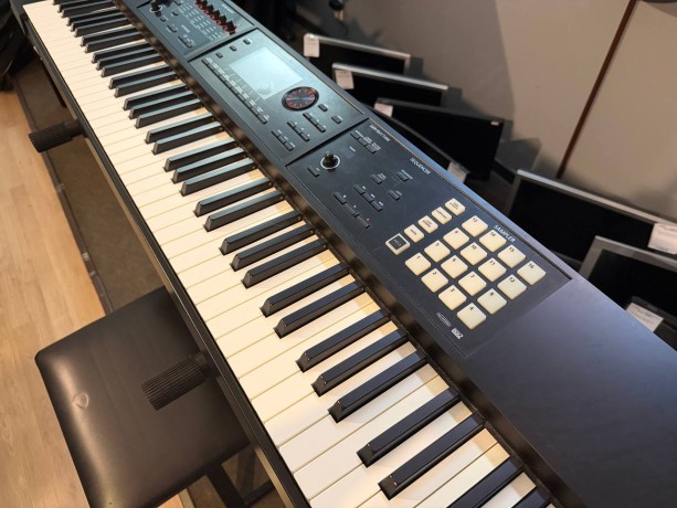 Roland Fa 08