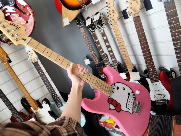 Fender Squier Hello Kitty
