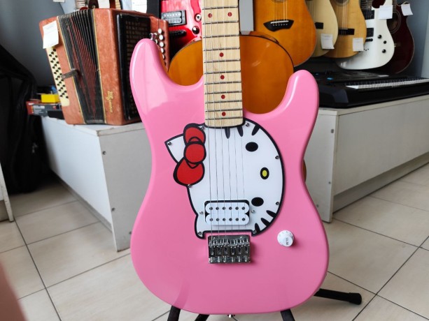 Fender Squier Hello Kitty