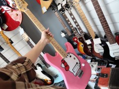 Fender Squier Hello Kitty