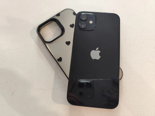 Apple iPhone 12