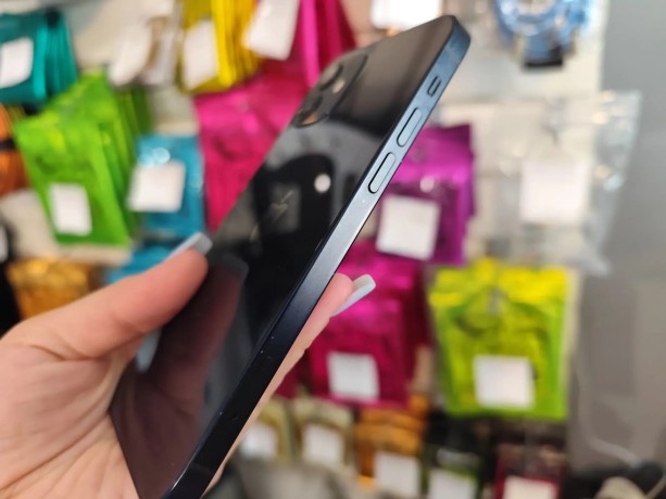 Apple iPhone 12