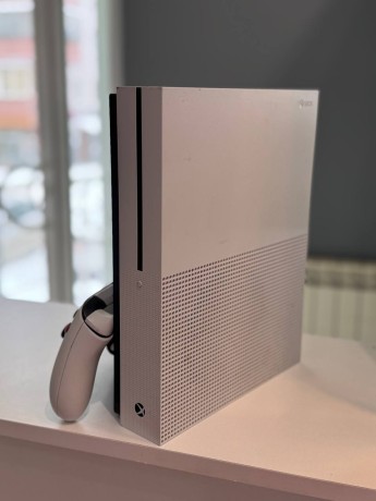 Microsoft Xbox One S