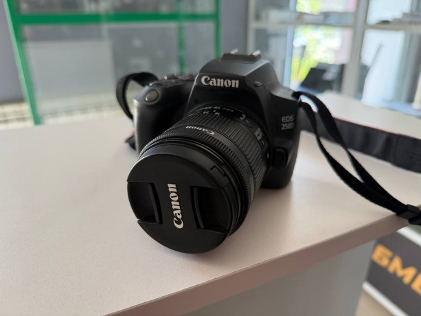 Canon Eos 250D Kit