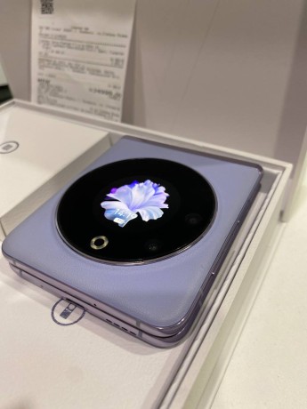 Tecno Phantom V Flip