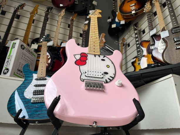Fender Squier Hello Kitty (Copy)