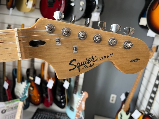 Fender Squier Hello Kitty (Copy)