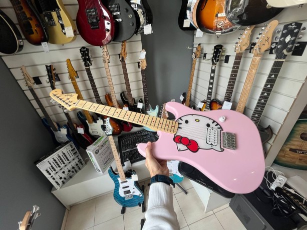 Fender Squier Hello Kitty (Copy)