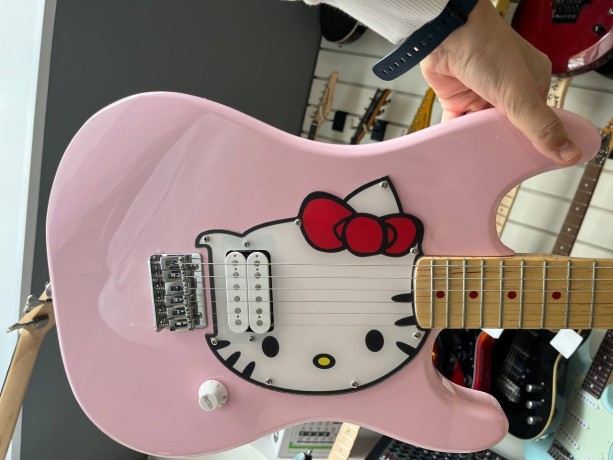 Fender Squier Hello Kitty (Copy)