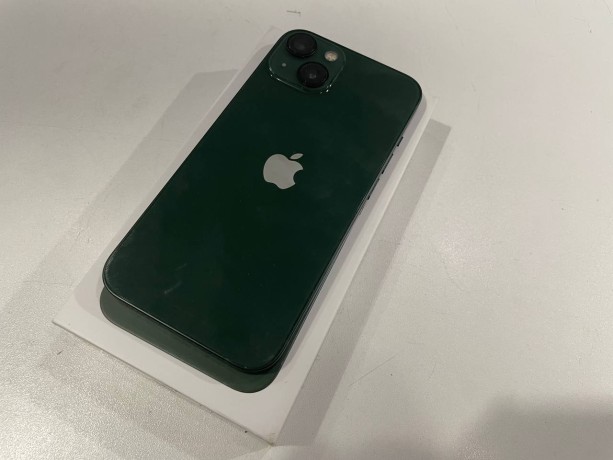 Apple iPhone 13