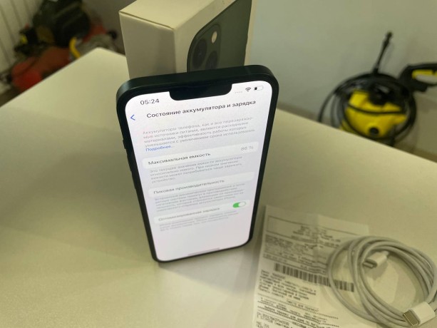 Apple iPhone 13