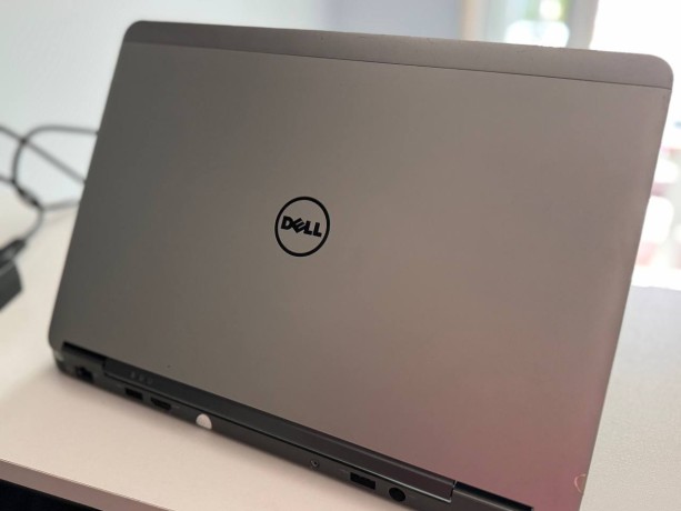 Dell Latitude E7240