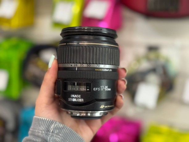 Canon Ef-S 17-85Mm